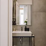 Apartment Inski - And Terrace In Avenidas Novas Lissabon